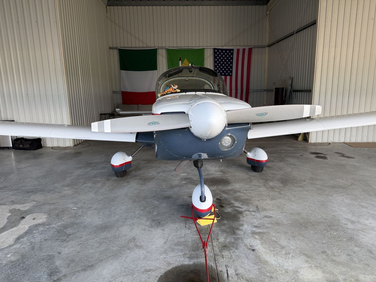 N81089, a 1977 Grumman Tiger, seen head-on in the hangar